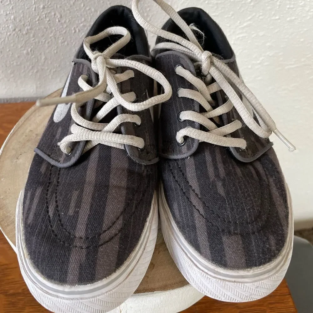 Nike Stefan Janoski Skateboarding Sneakers Size 4Y EUC